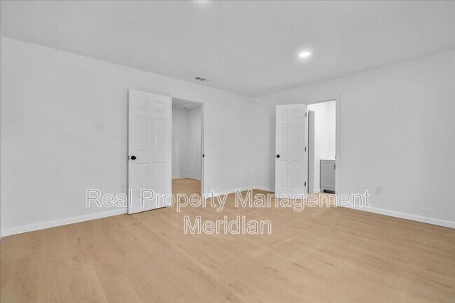 Building Photo - 2424 Cloverdale St