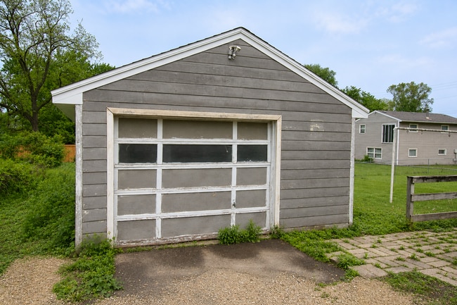 Building Photo - Bright & updated 2br Uptown home w/garage!