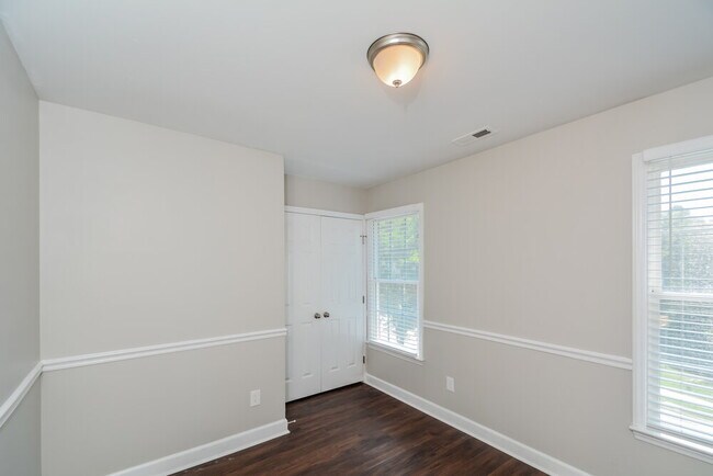 Building Photo - 508 Lakeview Ave