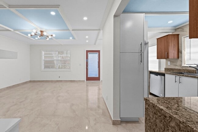 Building Photo - 551 Normandy Ln