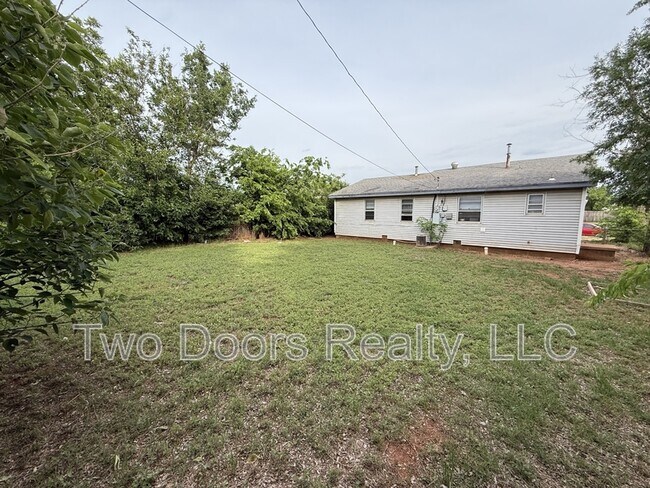 Building Photo - 605 SE 72nd St