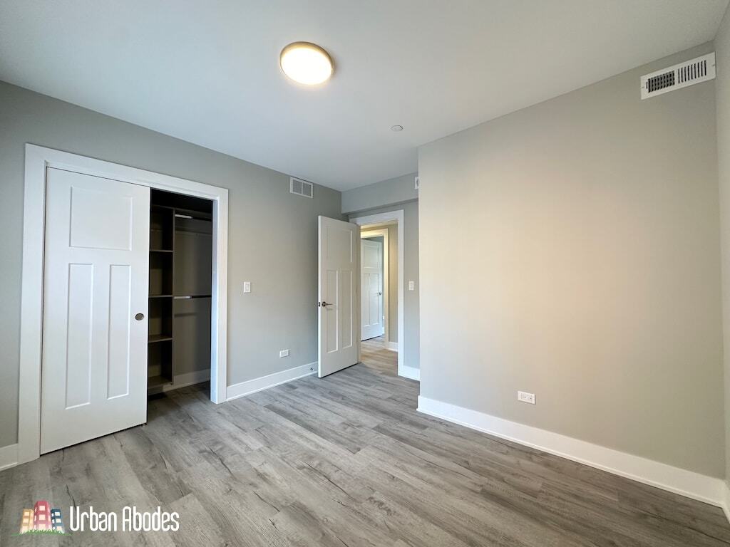 Building Photo - 1133 Oak Ave