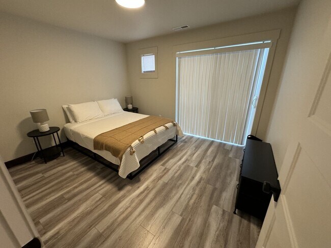 Building Photo - Whitefish townhouse for rent! 3 bed 2.5 bath 1 car attached garage. Walking distance to downtown ...