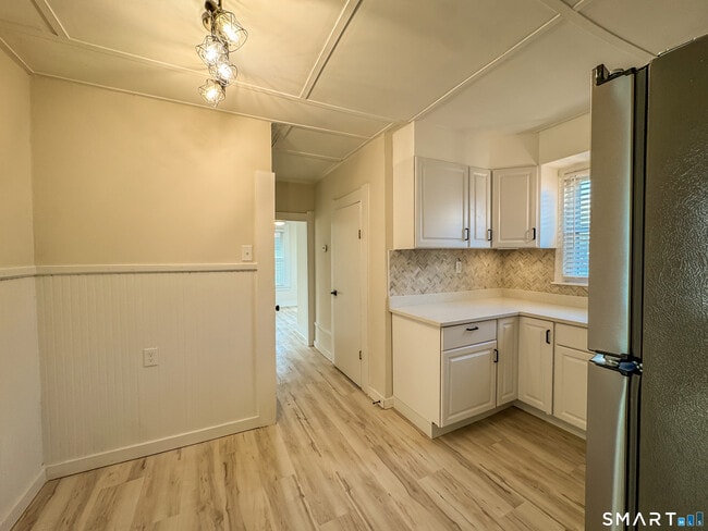 Building Photo - 72 Stewart St