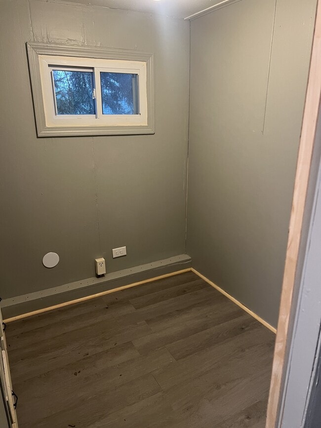 Building Photo - 2 US-2