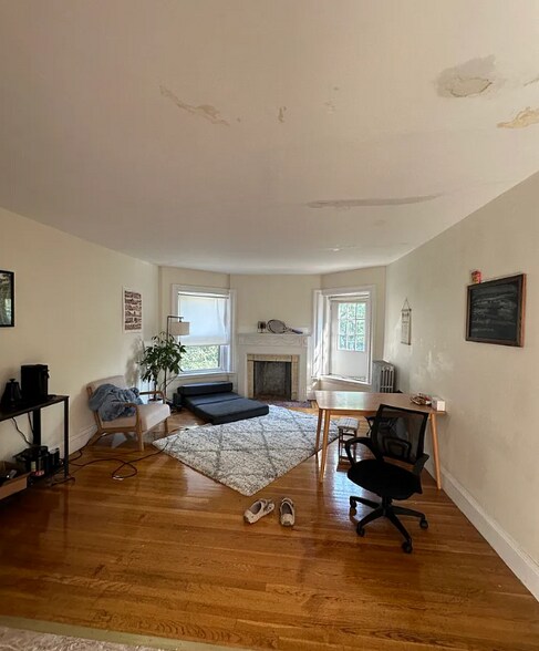 Building Photo - 1073 Beacon St