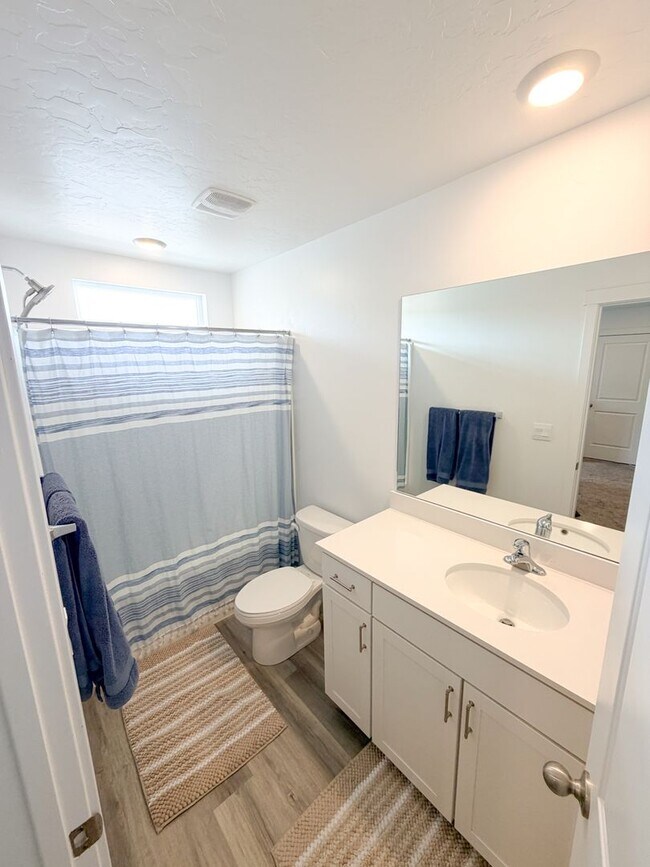 Building Photo - Hidden Springs Gem