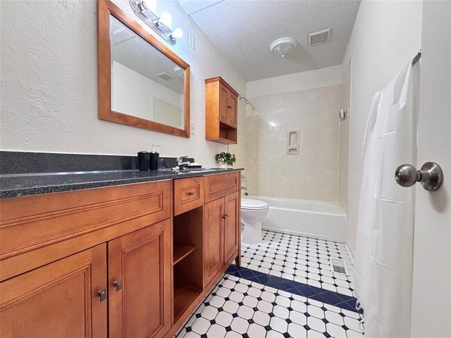 Building Photo - 7407 Shadow Hill Dr