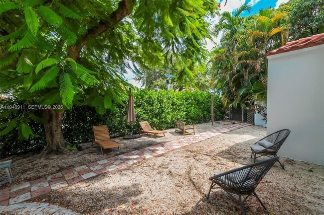 Building Photo - 870 NE 82nd St