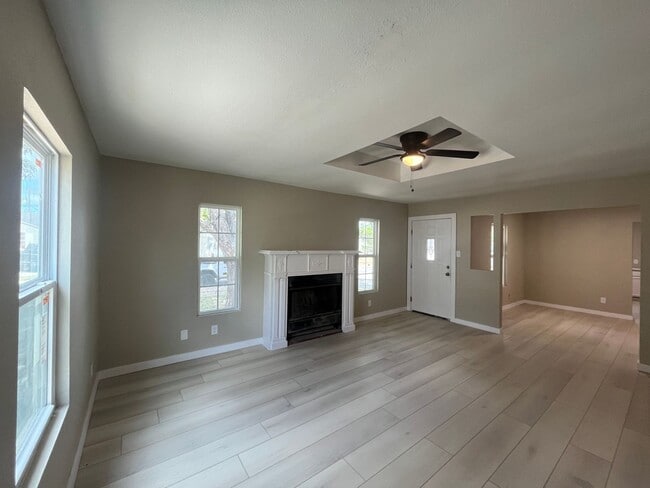 Building Photo - Remodeled 3 Bedroom 2 Bath Home