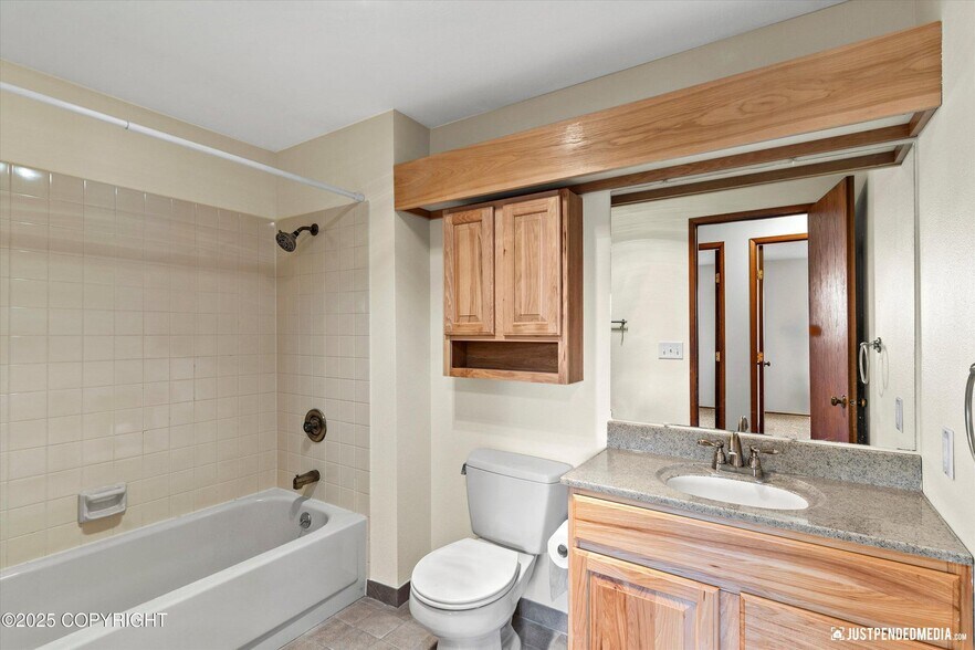 Building Photo - 2220 Sentry Dr