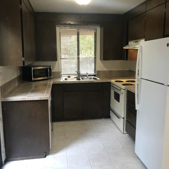 7836 kitchen with tile counters - 7834 Custer Rd W