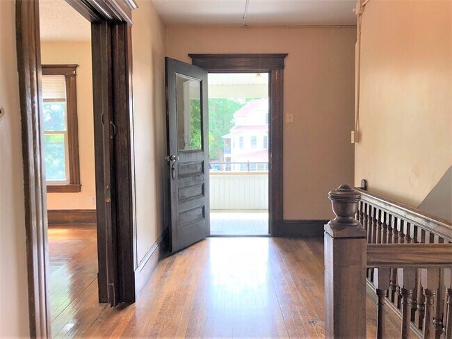 Building Photo - 17 Kenwood Terrace