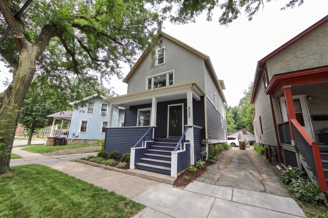 Building Photo - 117 N Bedford St