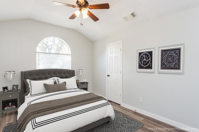 Building Photo - 5211 Bay Pines Dr