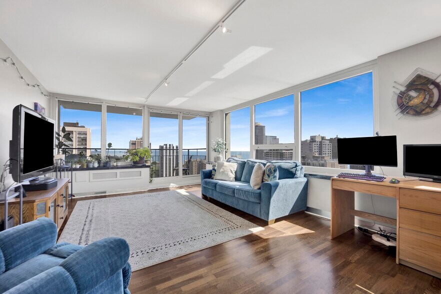 Living room - 88 W Schiller St
