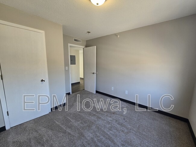 Building Photo - 60 Miller Ave SW