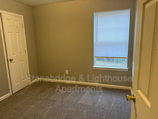 Building Photo - 2804 Coyote Ct