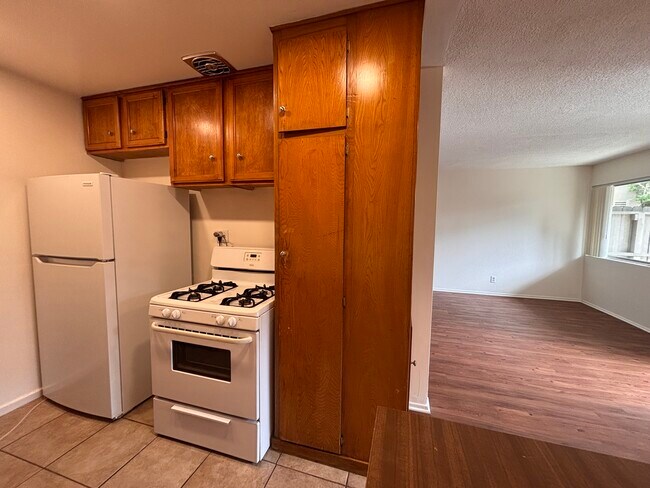 Building Photo - 12415 Archwood St