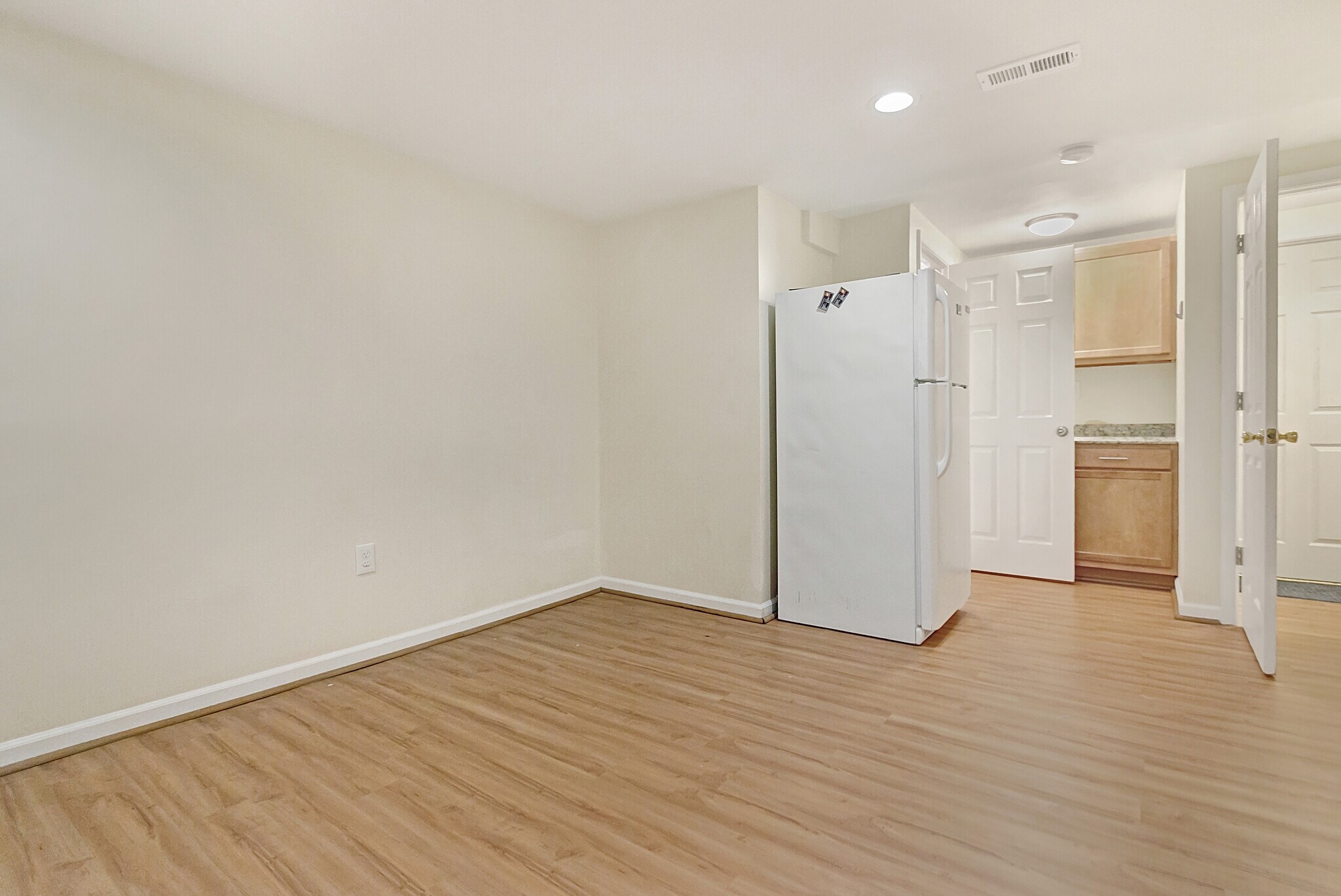 Building Photo - 9085 Autoville Dr