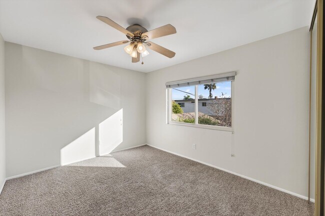 Building Photo - Gorgeous 2 Bedroom inside Gated Community! Close to Beach