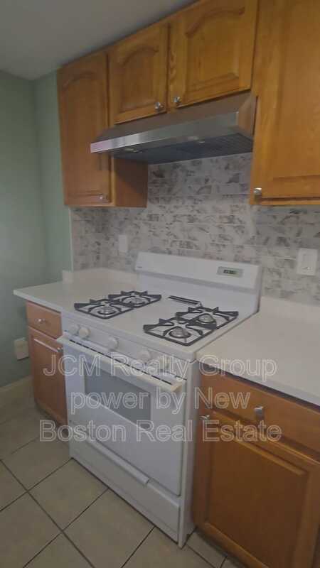 Building Photo - 86 Main St