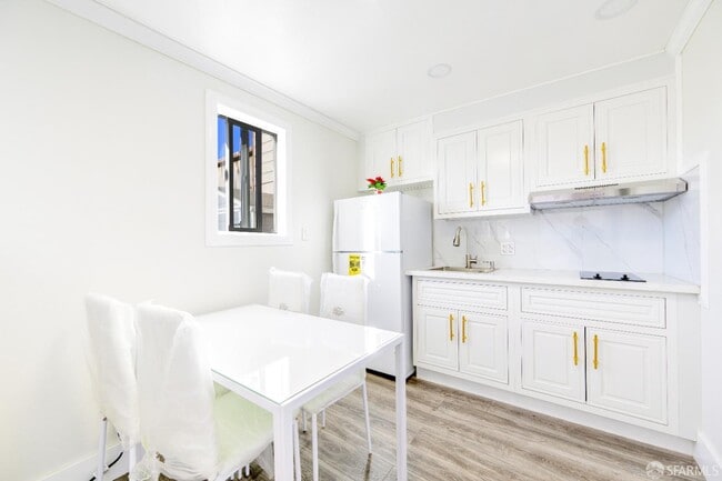 Building Photo - 2371 30th Ave