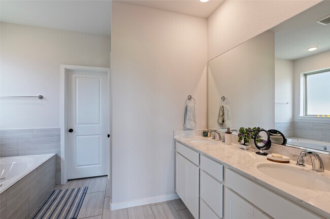 Building Photo - 288 Kara Mist Ct