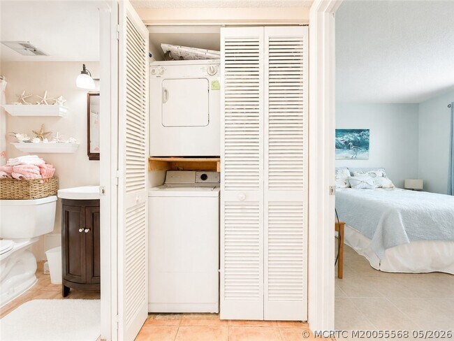 Building Photo - 7440 S Ocean Dr
