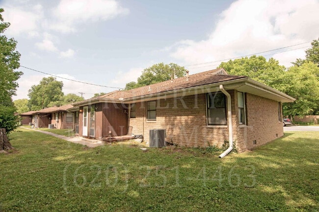 Building Photo - Charming 2-Bedroom Duplex