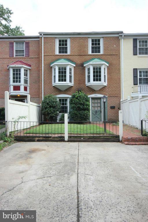 Building Photo - 7901 Central Park Cir