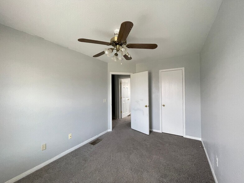 Building Photo - 4006 Madison Dr