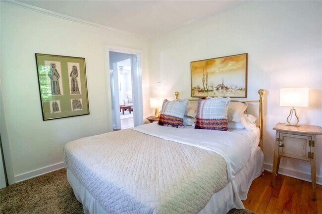 Building Photo - 883 Amsterdam Ave NE