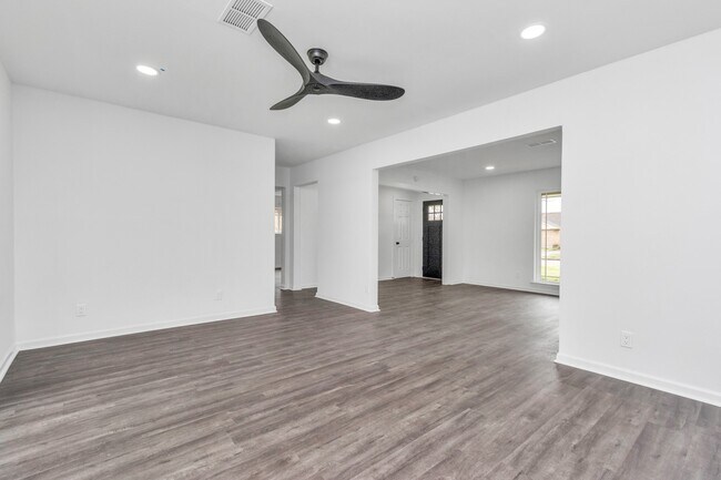 Building Photo - 5006 Heatherbloom Dr