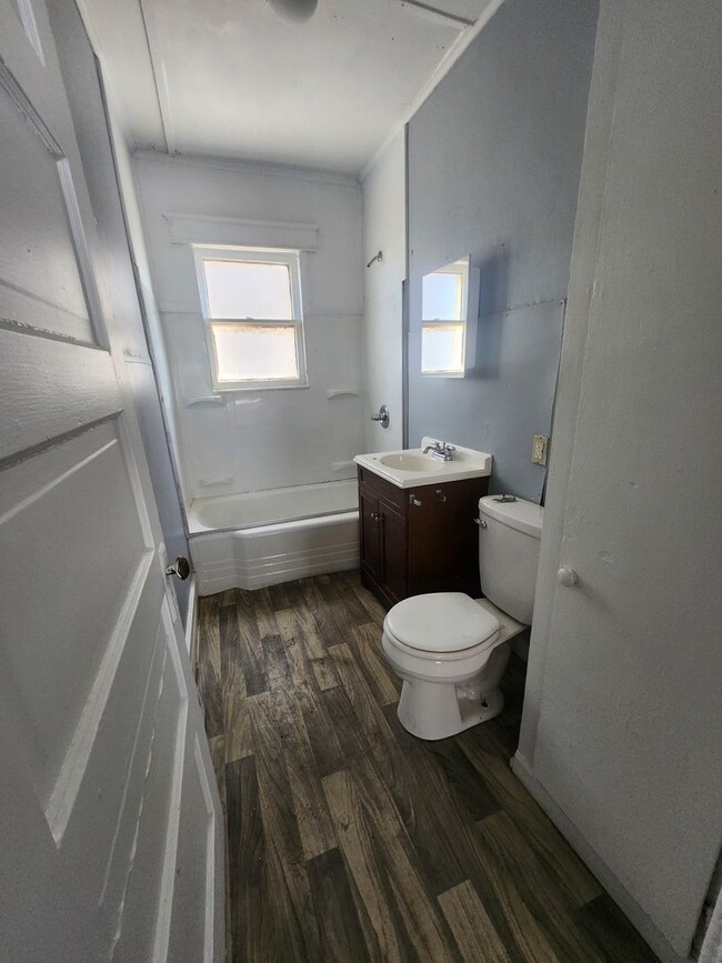 Building Photo - Lower 3 bedroom unit