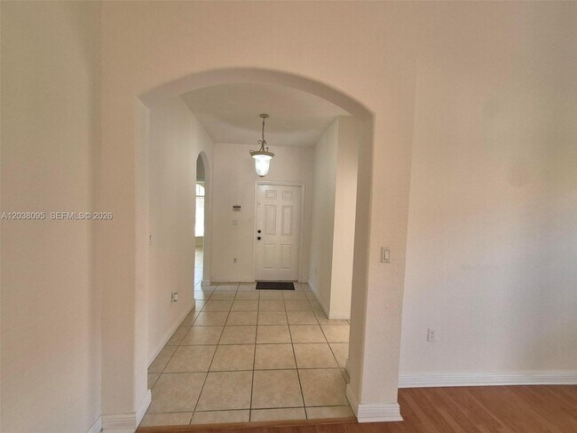 Building Photo - 5033 SW 134th Ave