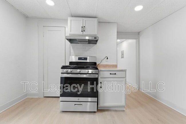 Building Photo - 16 Flint St