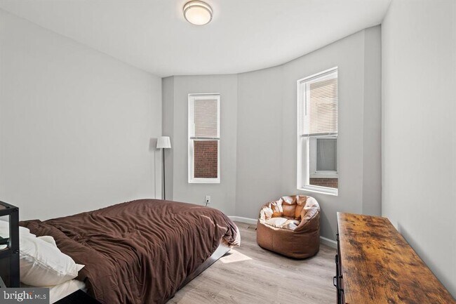 Building Photo - 4928 Florence Ave