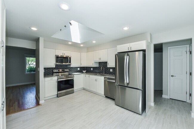 Building Photo - 5S480 Campbell Dr