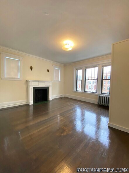 Building Photo - 452 Park Dr