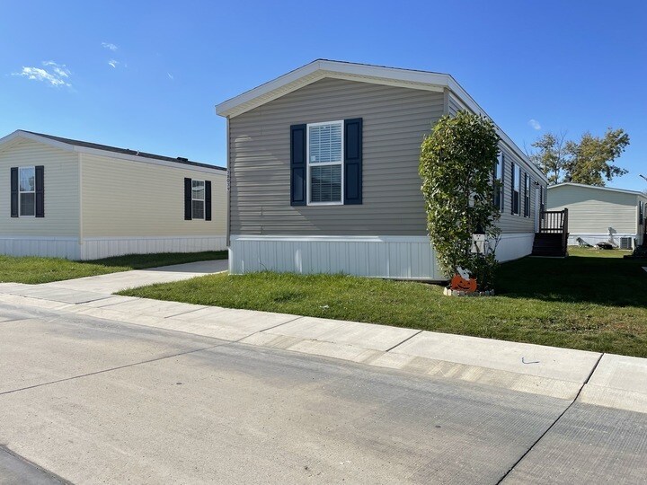 Building Photo - 38039 Leverette Ave