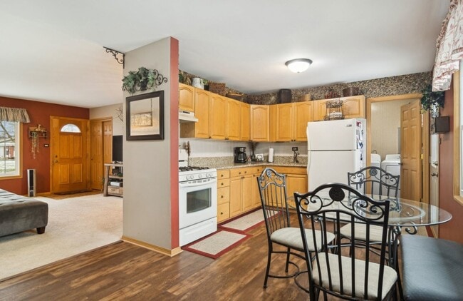 Building Photo - 460 Flagstaff Ln