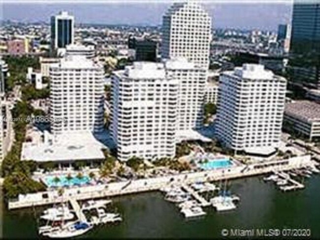 Building Photo - 905 Brickell Bay Dr