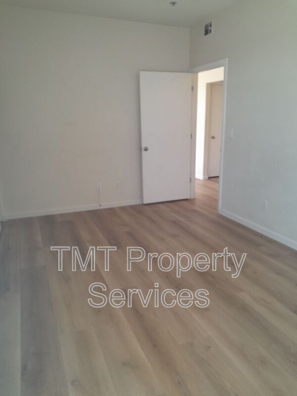 Building Photo - 310 E McCoy Ln