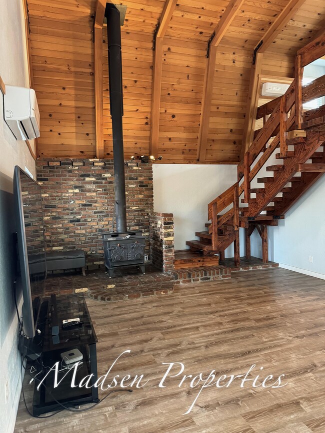 Building Photo - 20 Fairhill Dr