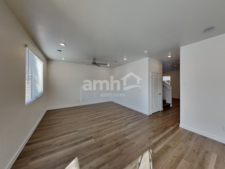 Building Photo - 20177 W Thomas Rd