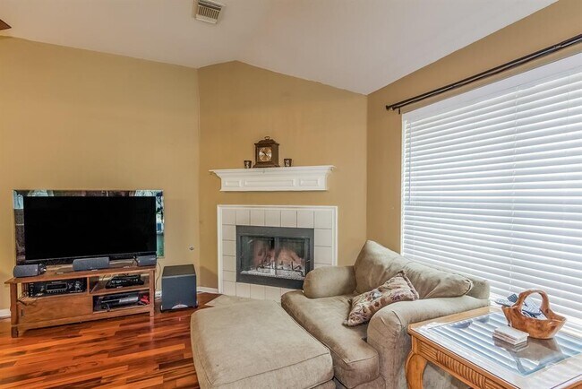 Building Photo - 3612 Bird House Dr