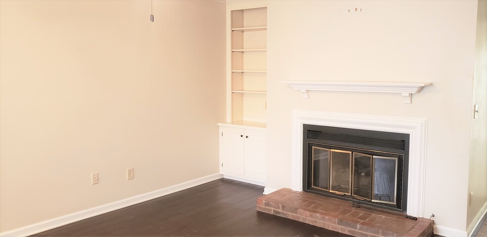 Walk into the bright living room for a cozy feel. Hardwood here. - 1205 Brentwood Pt