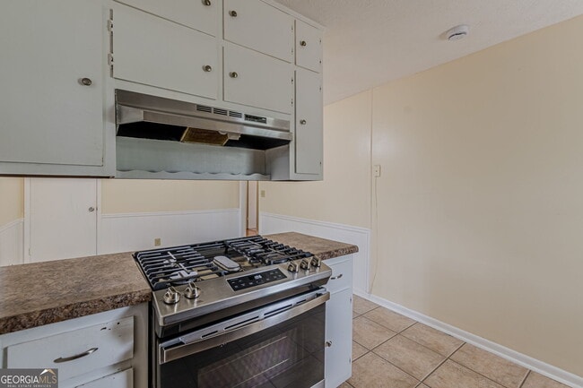 Building Photo - 828 Sheppard Way