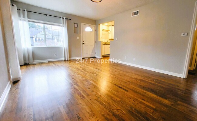 Building Photo - Inviting 3 BD | 2 BA Home with Big Backyard in West Linn